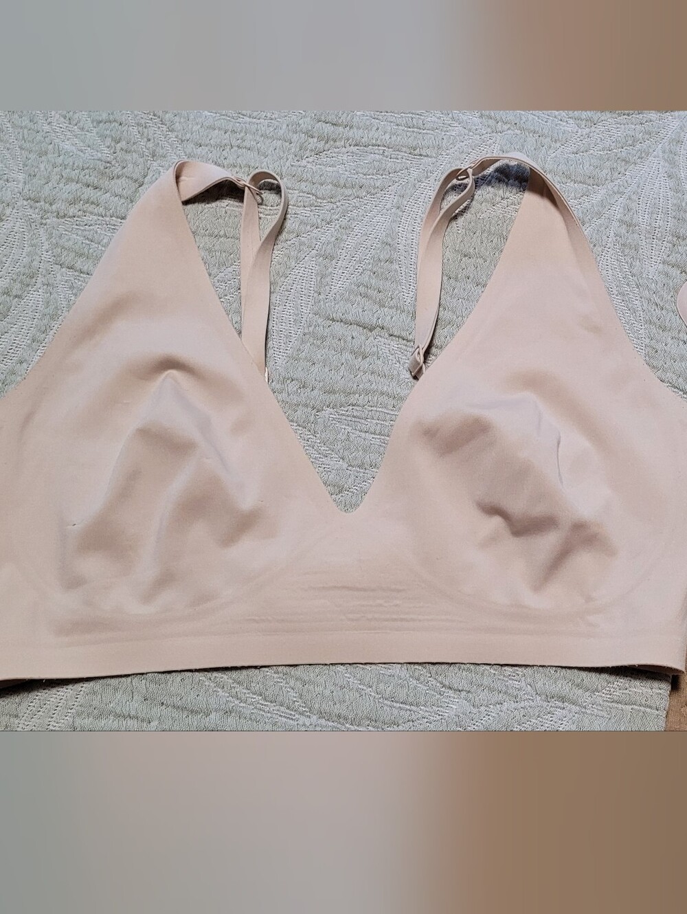 💚10 for $10💚 Bundle and save Splendid Blush Nude Seamless V-Neck Bralette